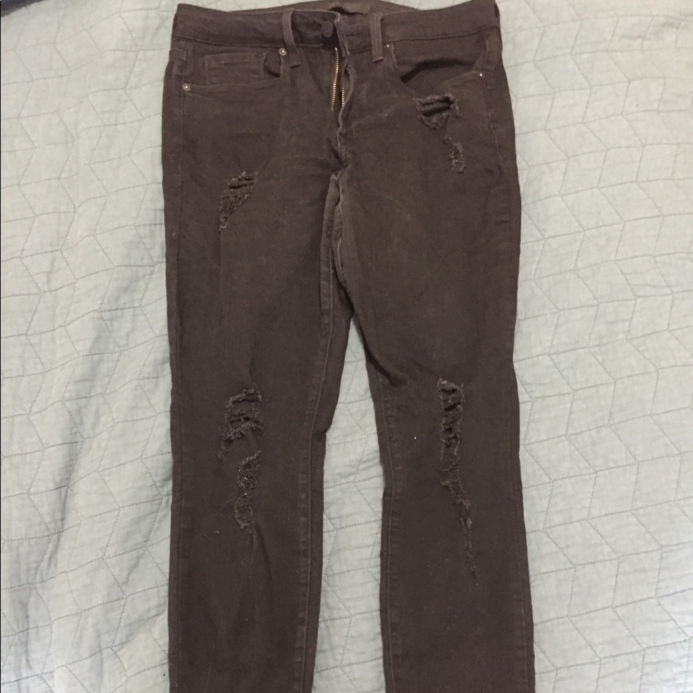 Black skinny jeans with fashionable wear!